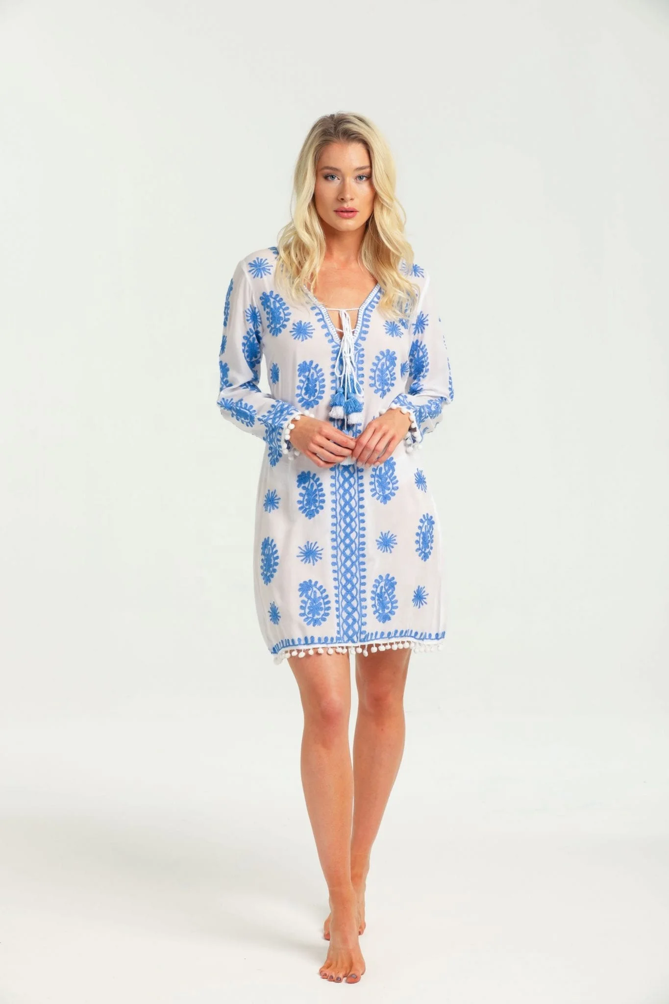 Sexy Foreign Girls Victorian Bohemia Style Ladies Folk Embroidered Tunic Vintage 70s Mexican Ethnic Pom Pom Trim Short Dress