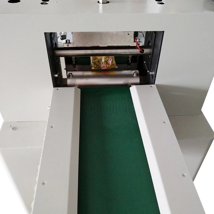 High quality automatic pillow type medical alcohol cotton swab packaging machine