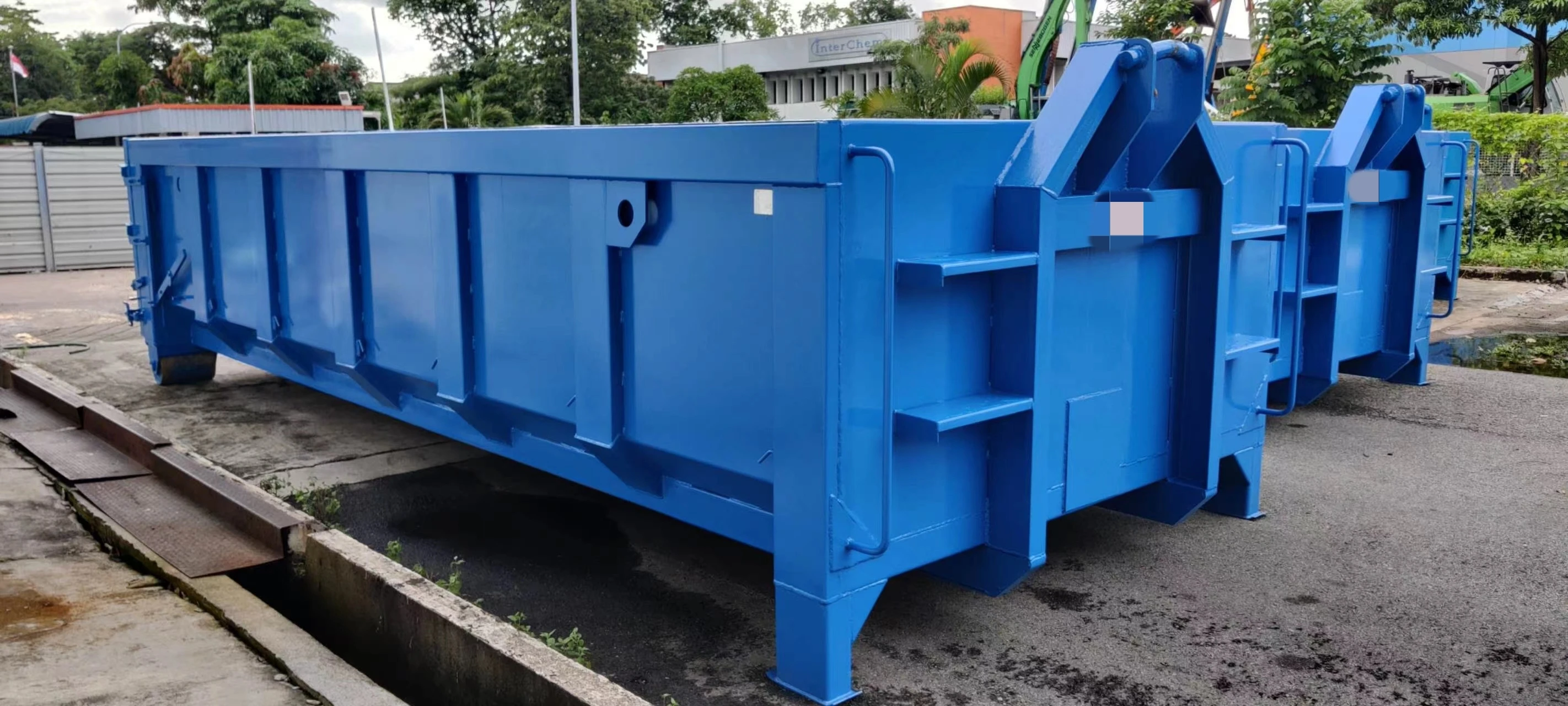 Singapore skip container garbage  bin waste sorting and recycling hook lift bin
