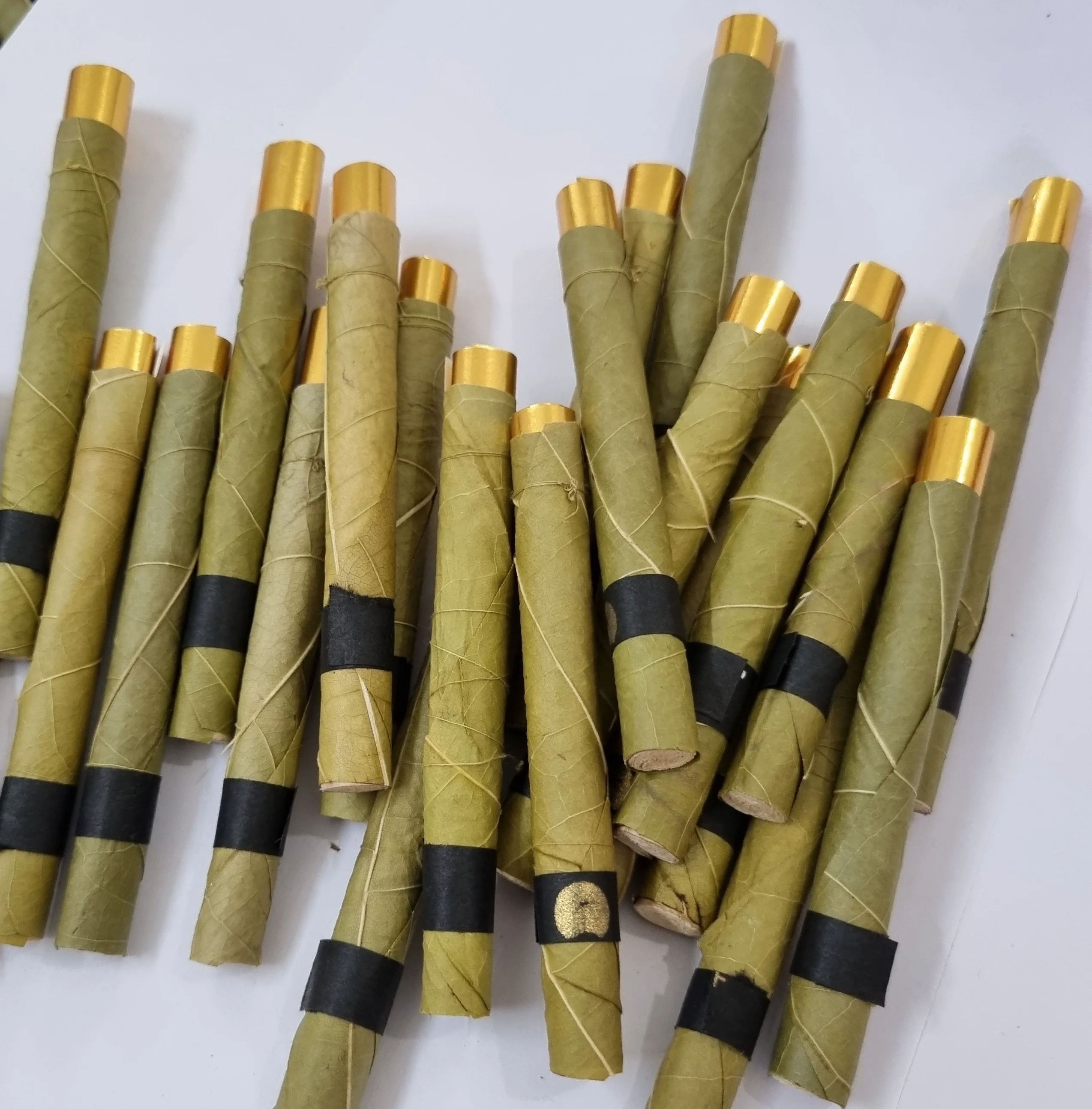 Organic hand rolled leaf Best compatible leaf in filled herbal mixture & buds Full Natural taste pleasurable Super Slow Burning