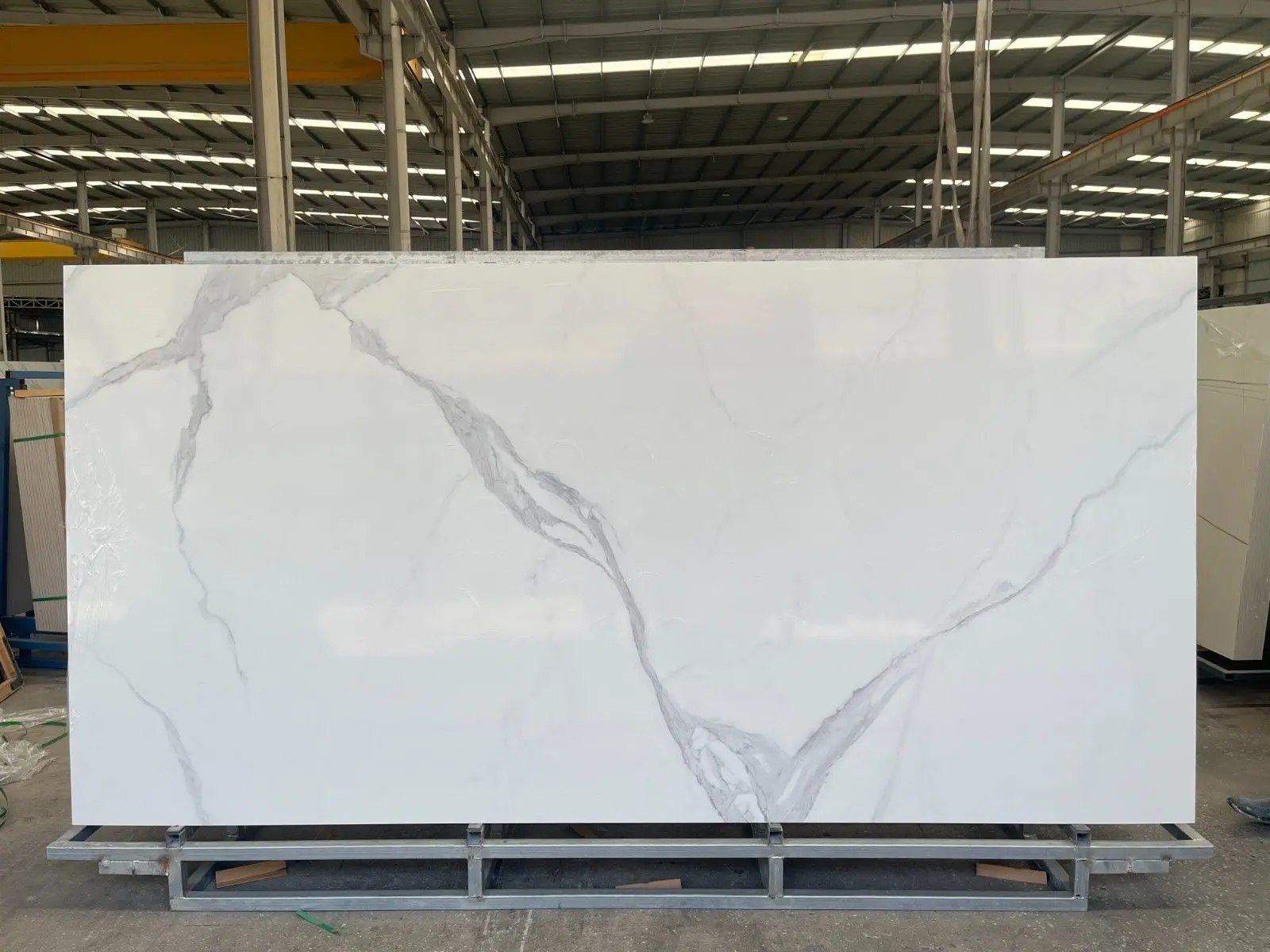 China Manufacture Alpine White Artificial Slab Calacatta White Sintered Stone Kitchen Countertop