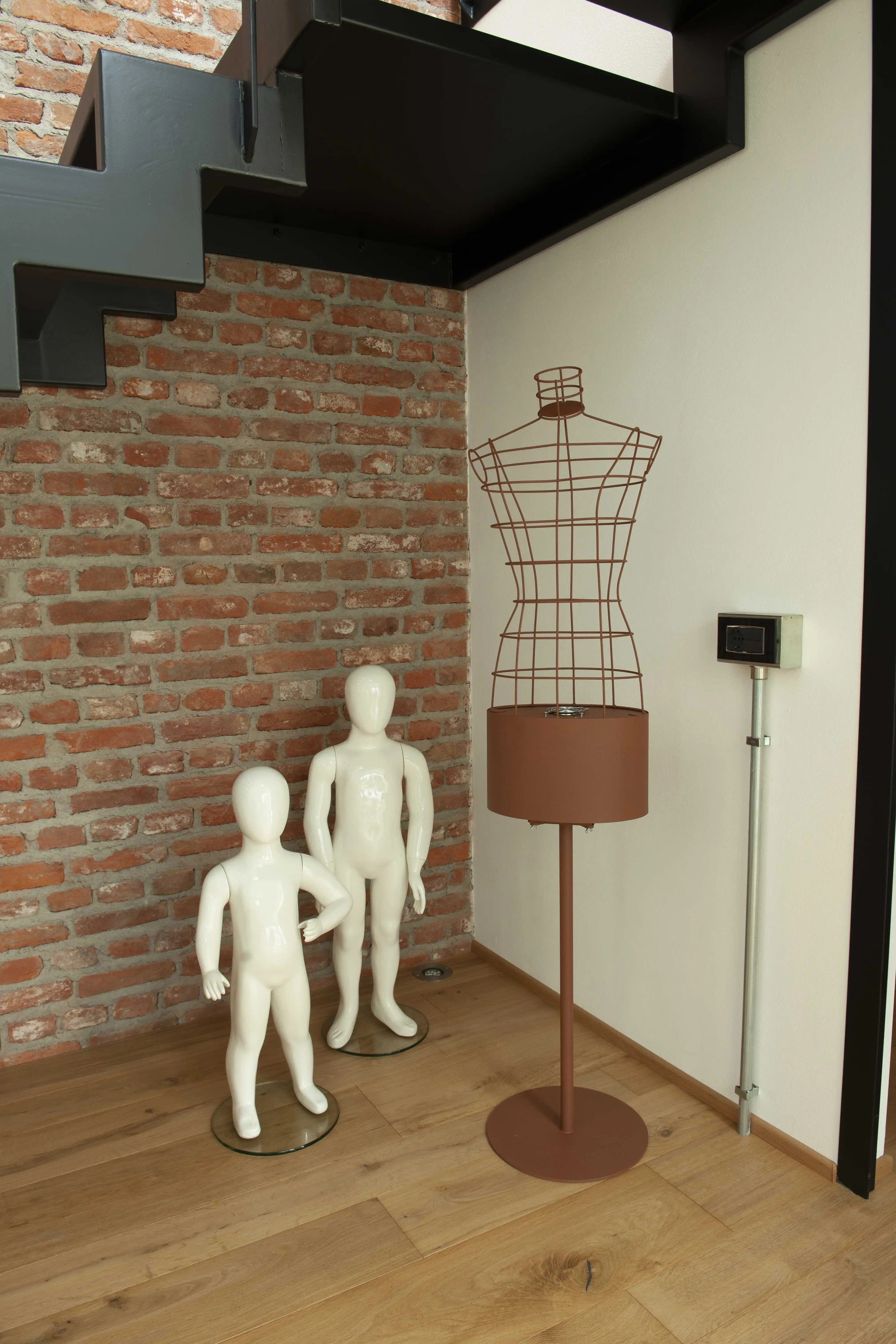 MADE IN ITALY MANNEQUIN ELECTRIC REMOTE CONTROL WARMTH DECORATES LIGHT PATENTED HEAT GARMENTS THERMOTERAPY CORTEN