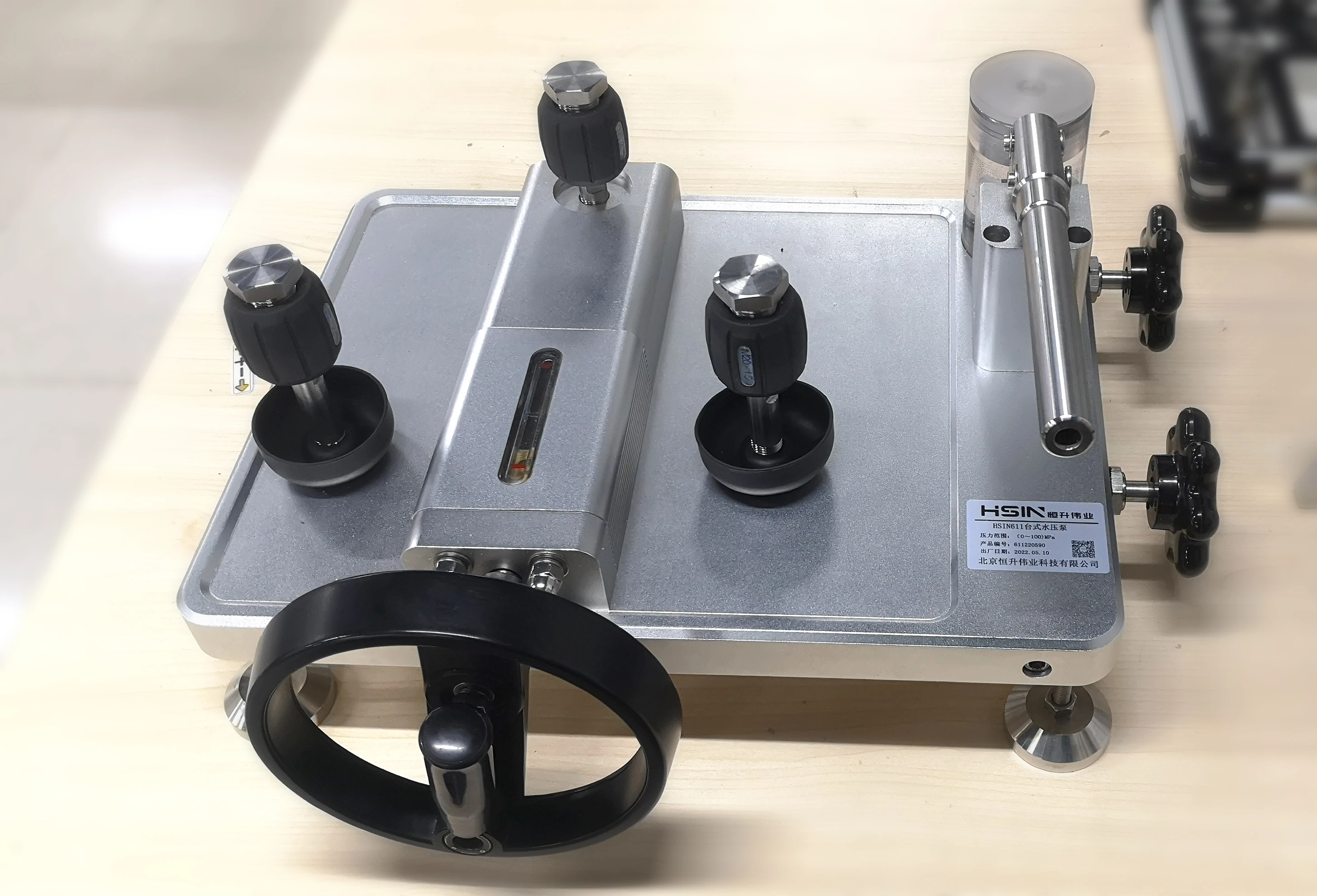 Portable Pressure Gauges Calibrator Machine / Hand-held pressure source/