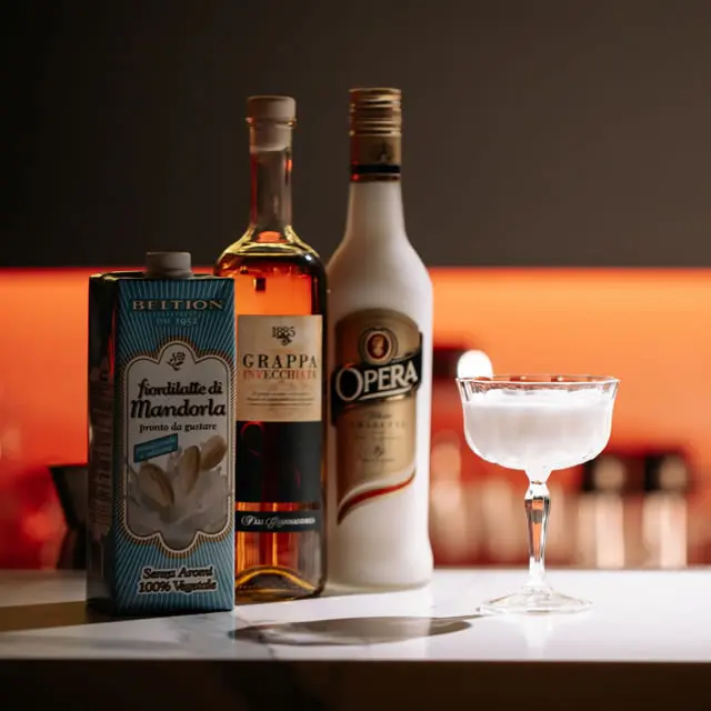 Italian INVECCHIATA GRAPPA 40 700 ml aged in oak casks double distilling method after meal and for meditation