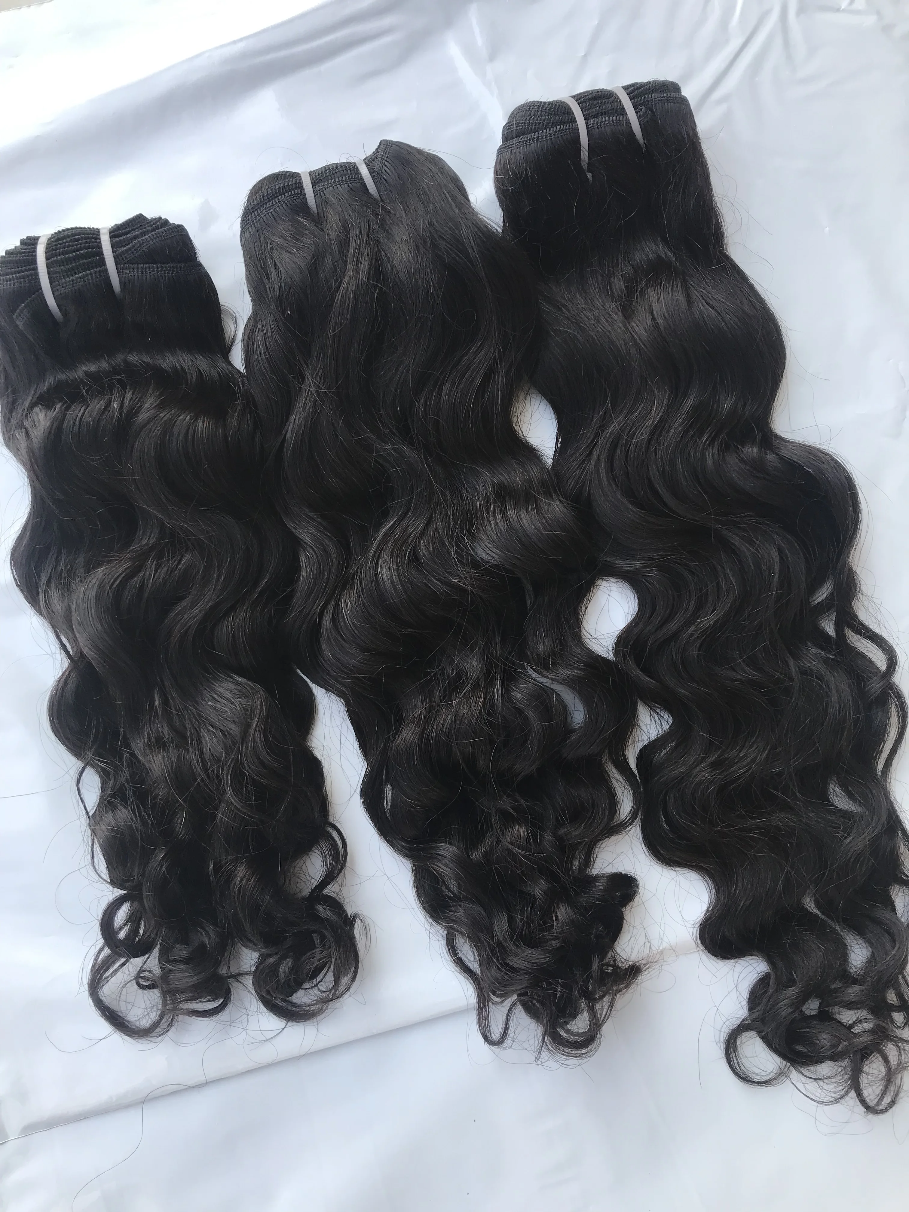 Малазийские натуральные кудрявые Человеческие волосы Remy с выравненной кутикулой оптовая продажа индийские пряди для наращивания волос 12 дюймов 14 16