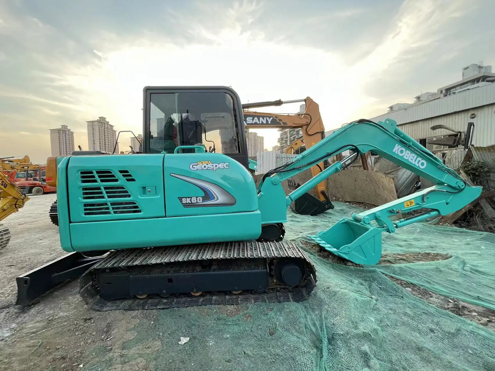 Hot Sale ! good condition used Kobelco sk60 with cheap price and low hours welcome consult