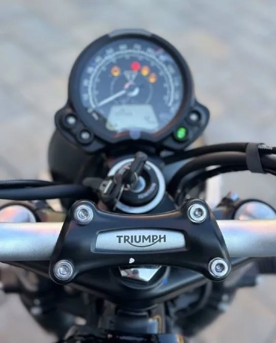 2023  scrambler 900 8.jpg