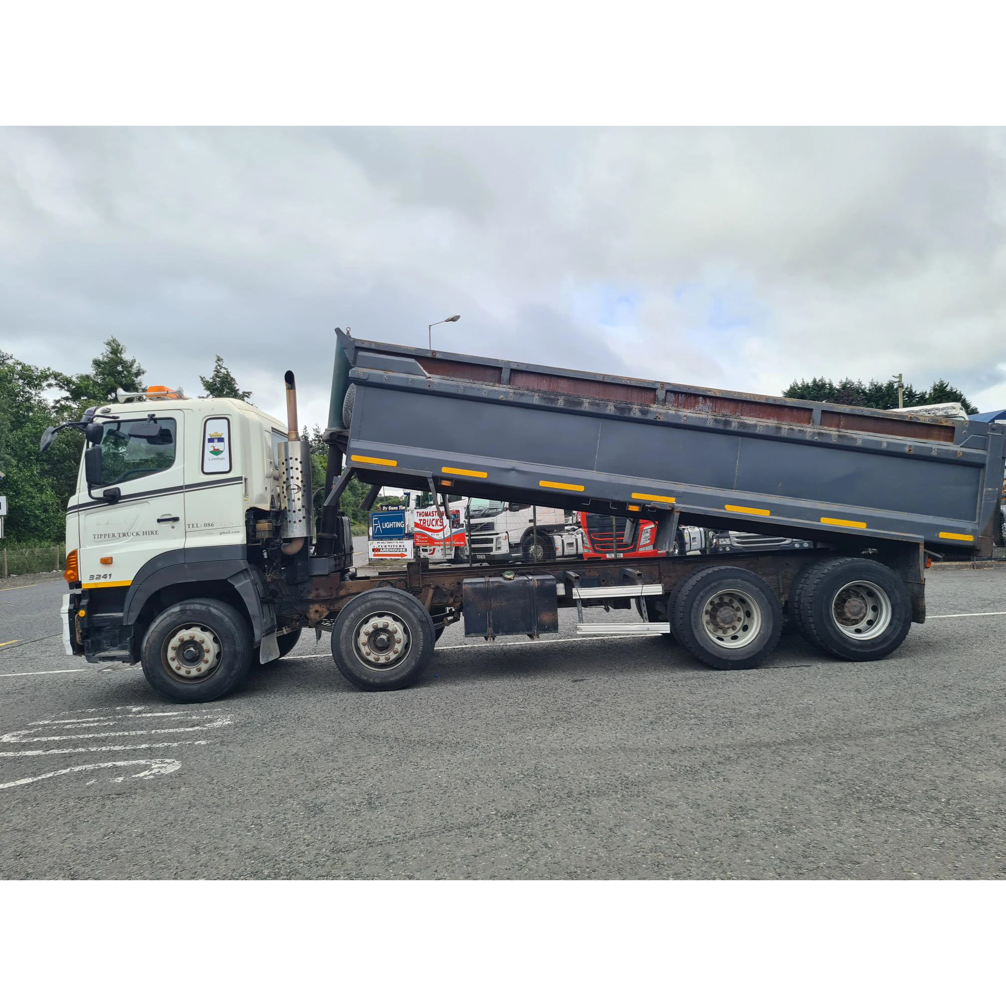 Used Japan Made Hino 8x4 Used Dump Truck with Full Size Sleeper Cabin