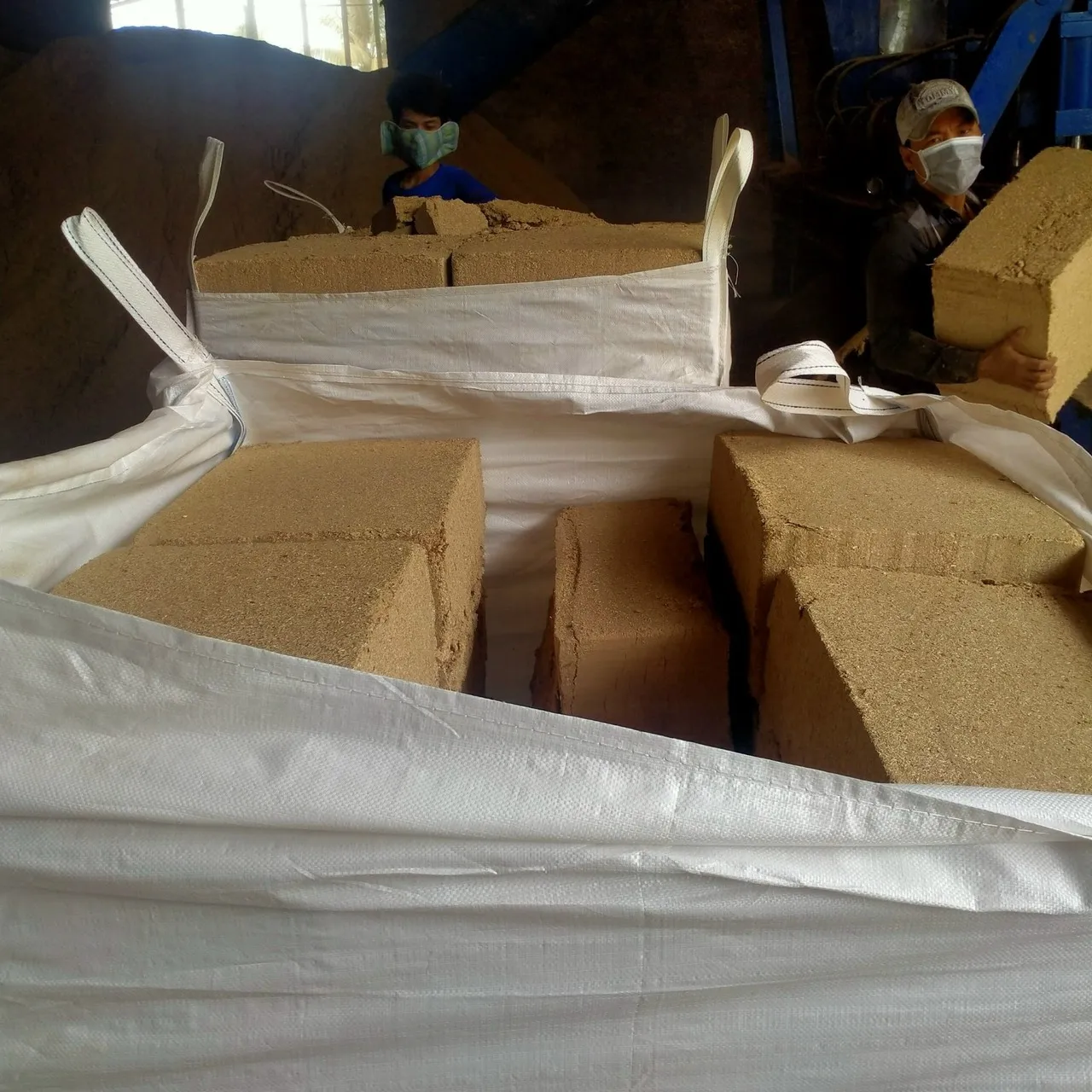 Wood sawdust Block  Wood Shavings Factory Price Natural Wood Animal Bedding Material Packed In Jumbo Bag Vietnamese Manufacturer