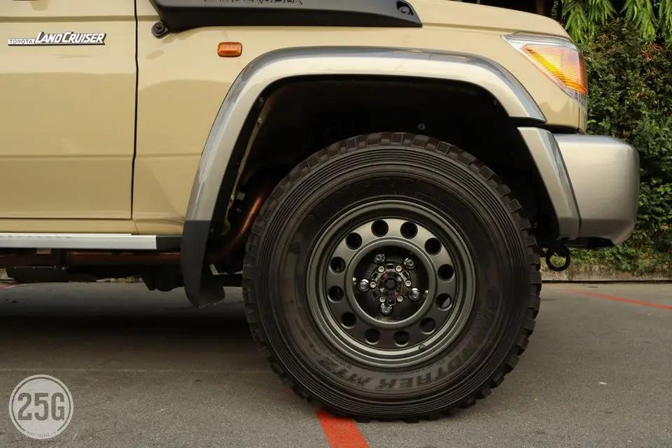 Toyo-ta Land Cruiser Hard Top V6