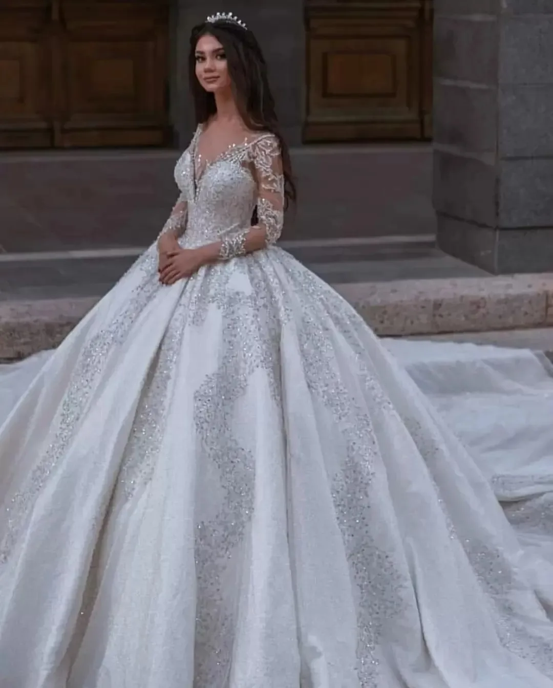 Mumuleo Ball Gown Crystal Beaded Wedding Dresses V Neck Lace Long Sleeve Bridal Gowns Elegant Wedding Dress robes de marie