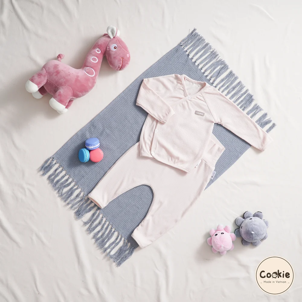 Wholesale Price 0-6 Months 95% cotton 5% elastane Unisex Newborn Set with a long-sleeve cross front top & elastic waist pants