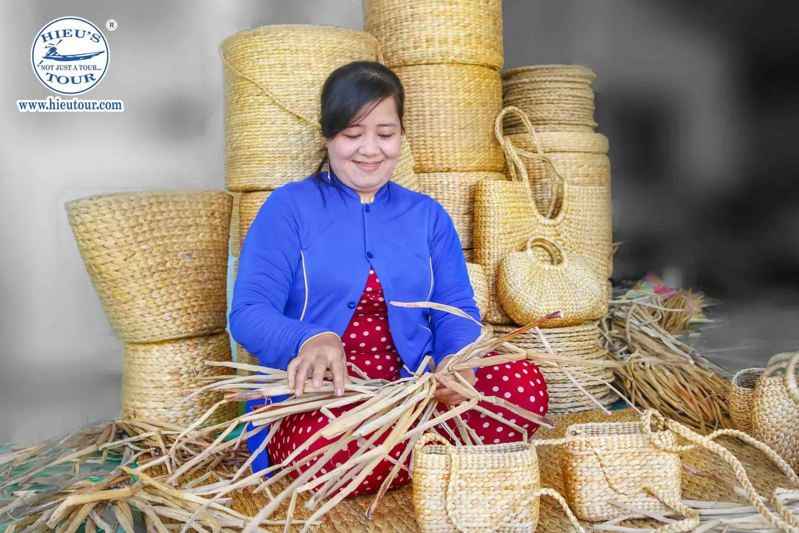 Vietnam factory Creative Seagrass elephant baskets Storage woven with lid for clothing and home decoration, laundry baskets