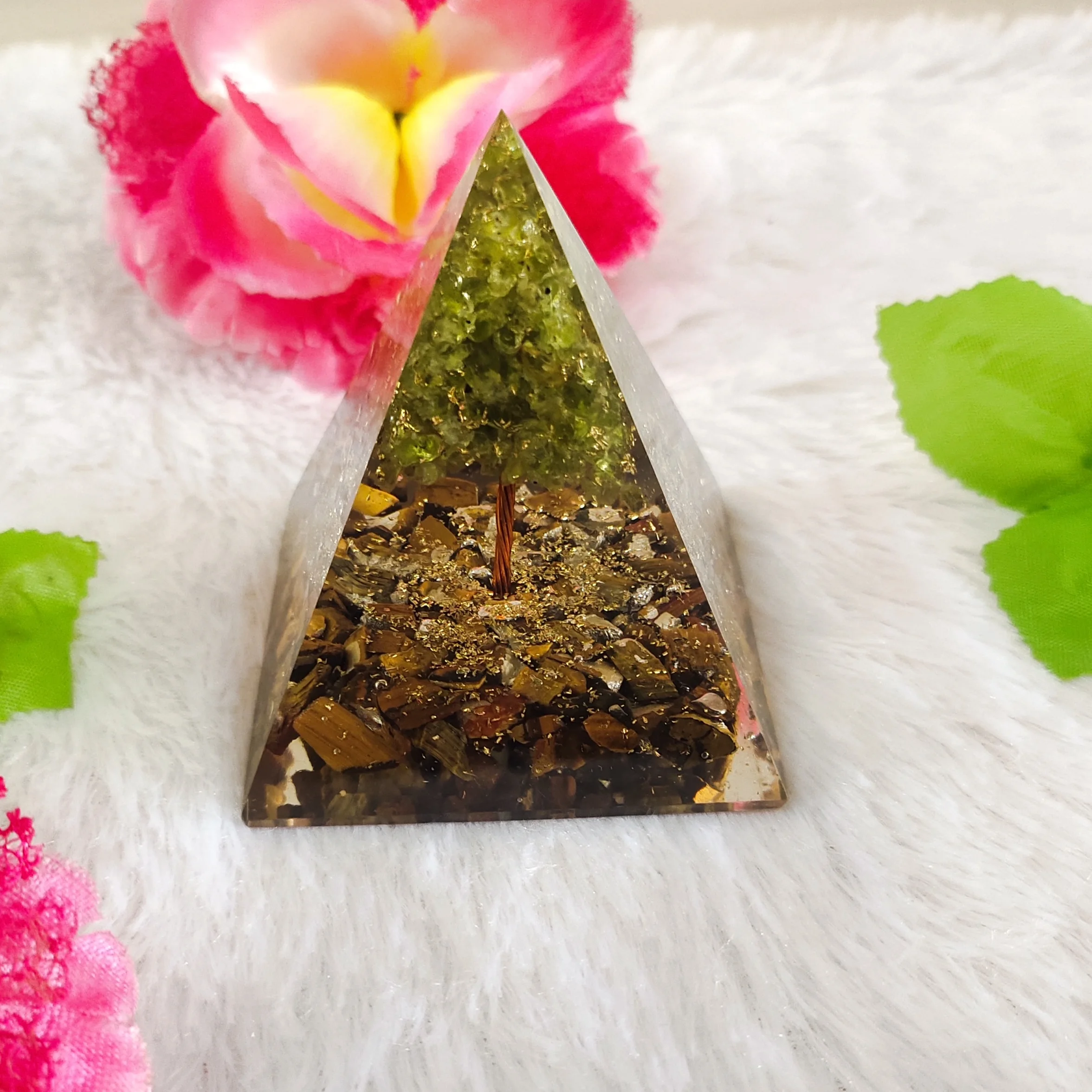 Wholesale handmade orgonite healing pyramid of tiger eye chips and on its small tree of green agate chips for healing therapy