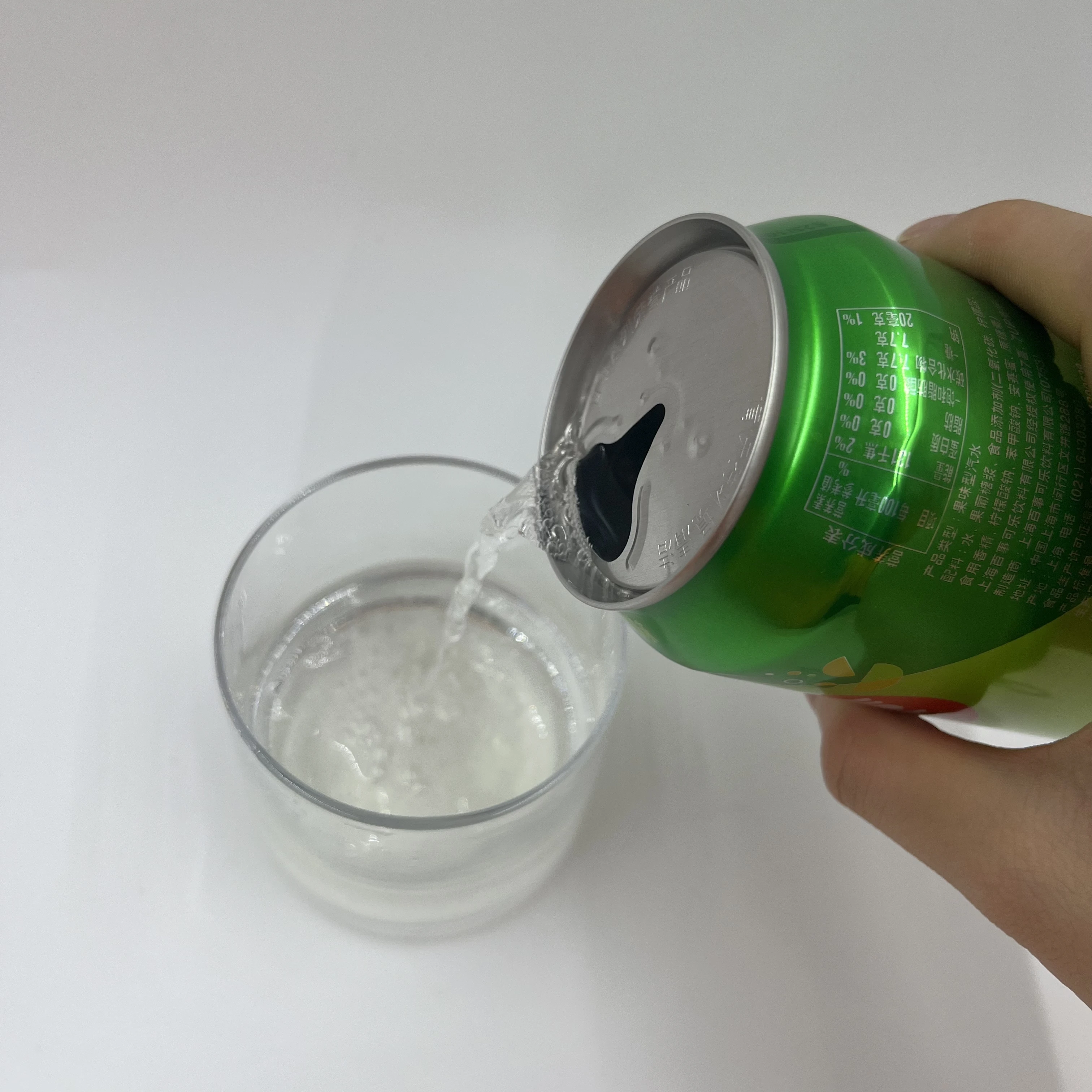 330 мл лимона газированный напиток розлив газированный напиток, банка из алюминия