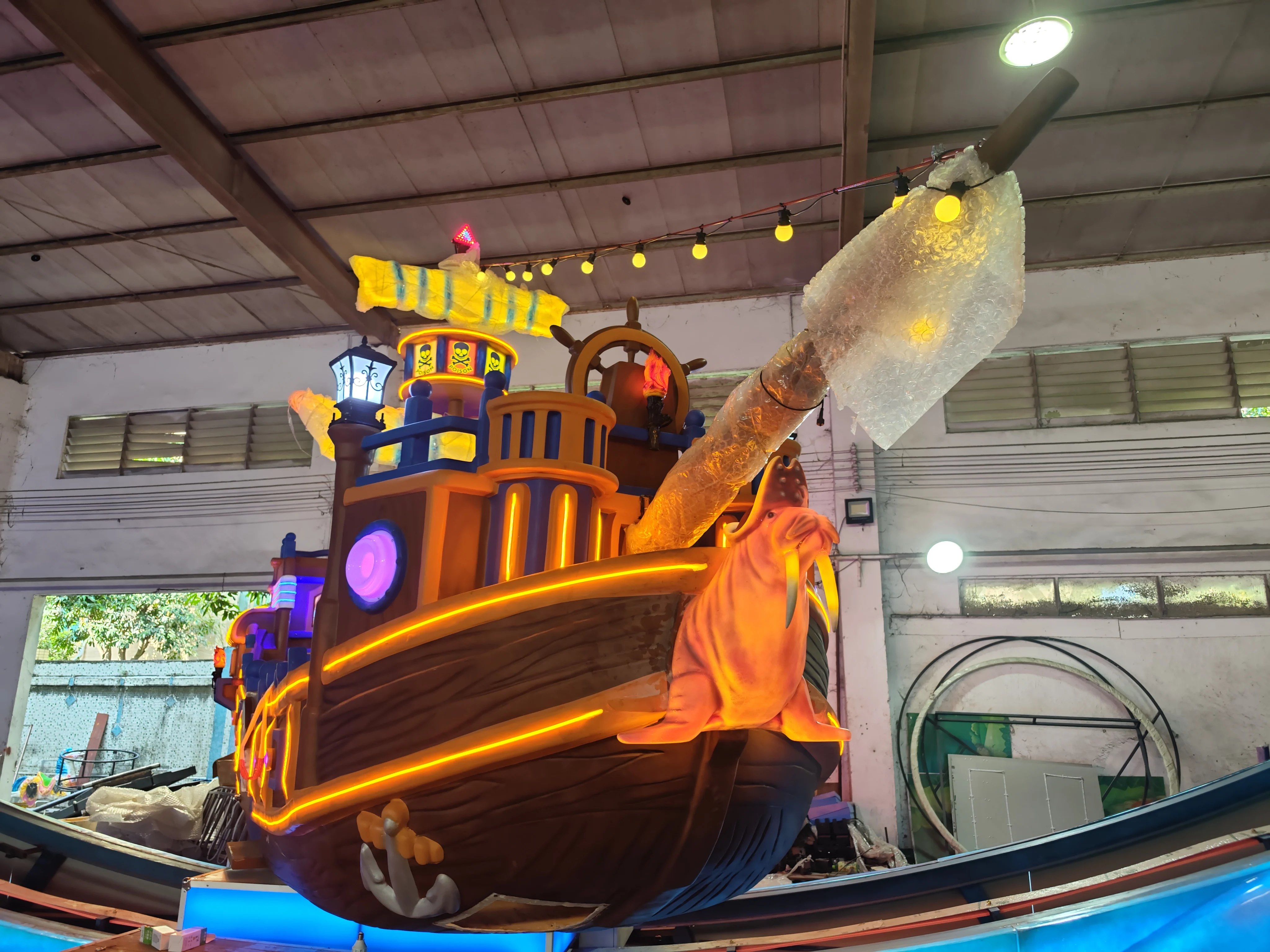 Brightly coloured and brightly lit amusement park rides new pirate ship flying car for adults for sale