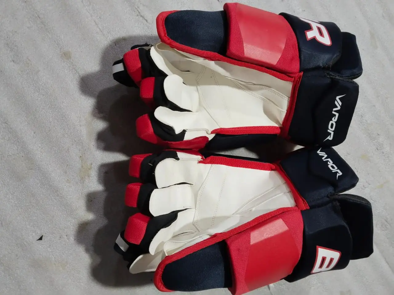 IBERIA Custom Wholesale Premium Hi quality Ice Hockey Gloves For Senior/Junior /Youth