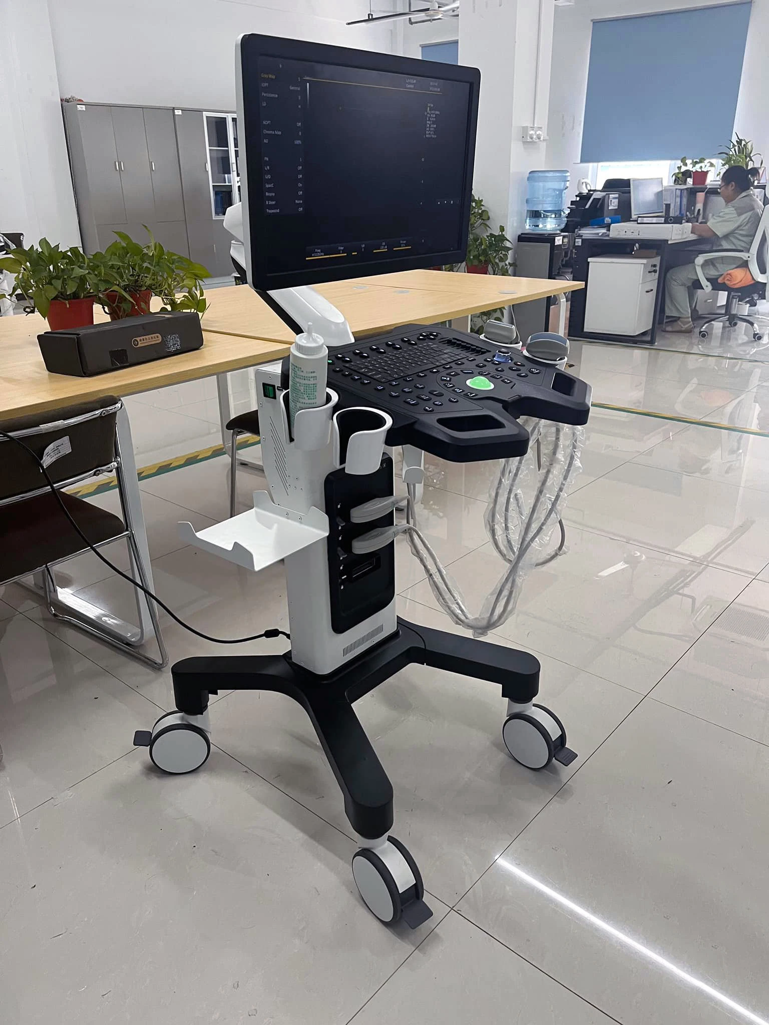 Cost-effective color doppler ultrasound trolley for hospital diagnostic examination with 2B/4B imaging MSLCU10.
