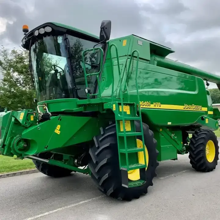 Hot Sale 1.2 meter working width rice combine harvester small combine harvester for rice wheat with low price