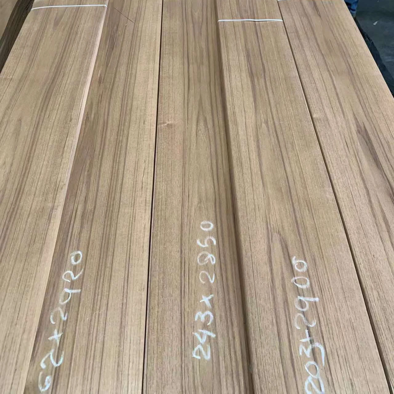 Hot sales Factory Direct Crown cut high quality Teak VeneerReal Natural Veneer of Maple, Oak, Cherry, Teak, Ash Laminated on P