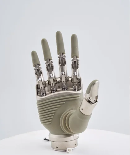 Intelligent Bionic Forearm Cosmetic Prosthetic Arm with Realistic Tactile Sensation Flexible Operation Rehabilitation Equipment
