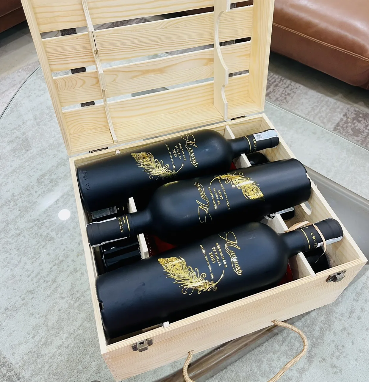 Mansueto красное танническое вино от высококачественного винограда и традиционного способа вина деликатный сбалансированный