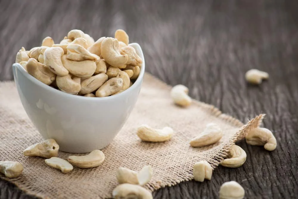 Buy Raw Cashew Nuts (500gm) / Organic Cashew Nuts Whole 1kg