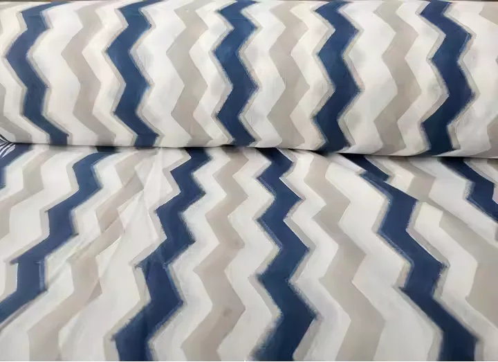 Высококачественная индийская хлопчатобумажная ткань ручной работы с зигзагообразным принтом премиальное платье и сумка для одежды оптовая продажа ткани бега