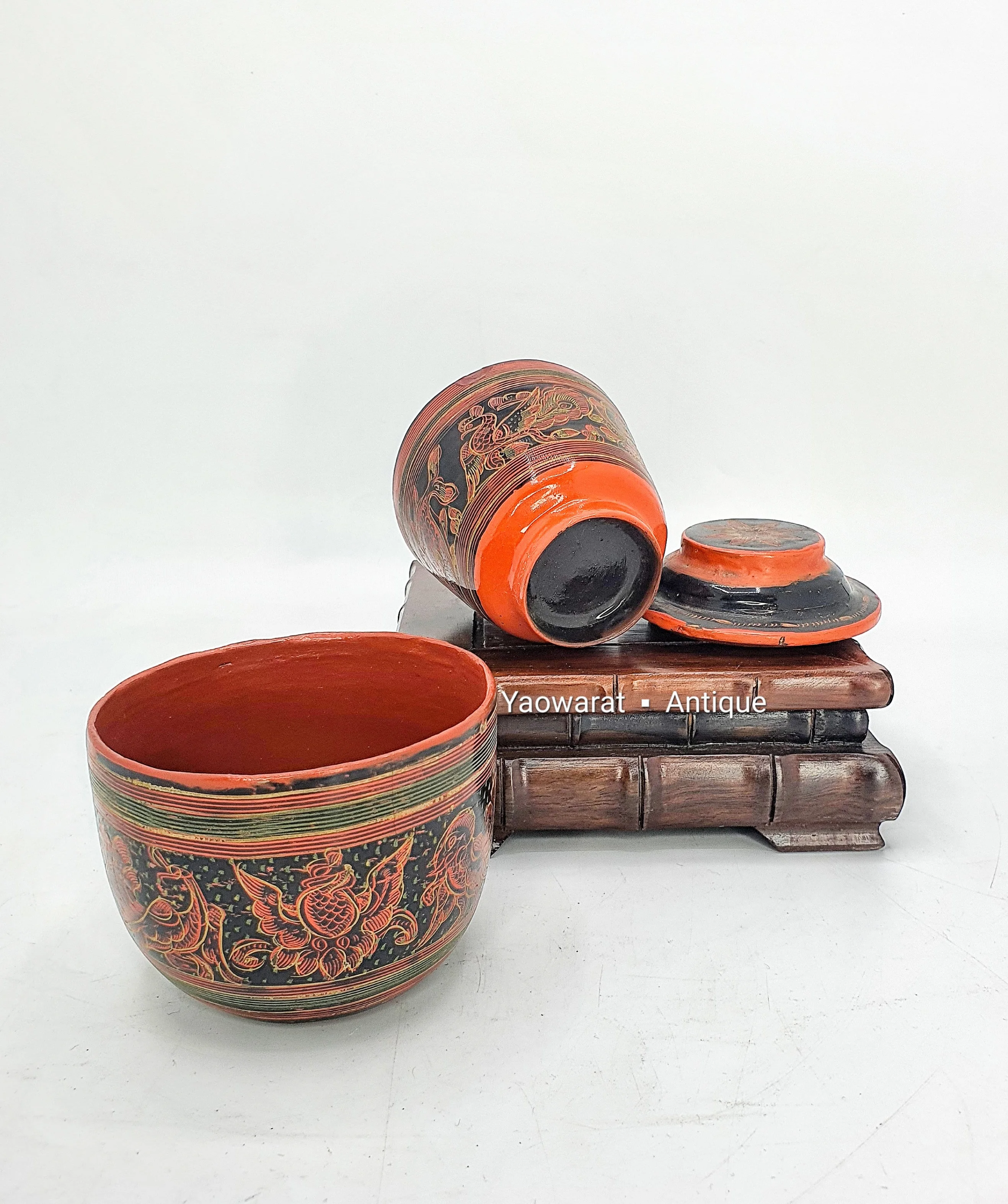 Две антикварные чаши из лака Мьянмы цилиндрической формы украшенные животными для сбора и украшения