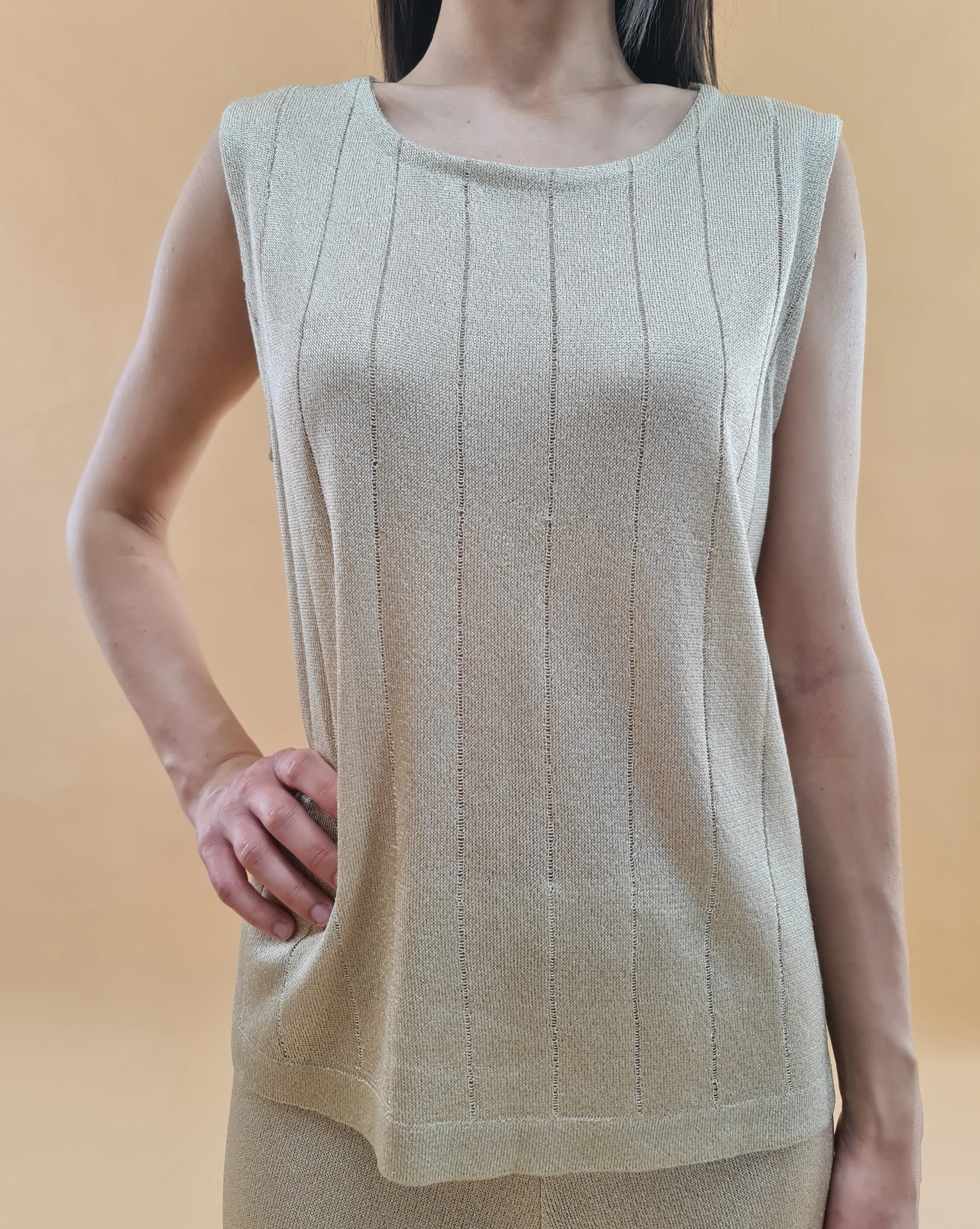 Soft tank top with workmanship and round neckline Lurex: 80%acetate 10%polyester 10% polyamide handcrafted product Made in Italy