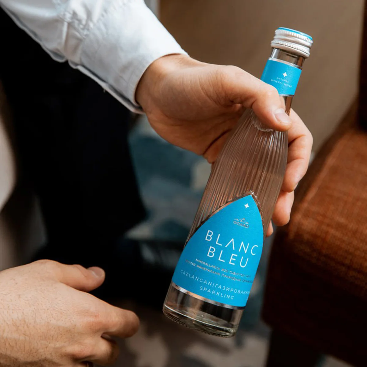 Blanc Bleu sparkling 330ml environmentally friendly water for daily use sources of nutrients