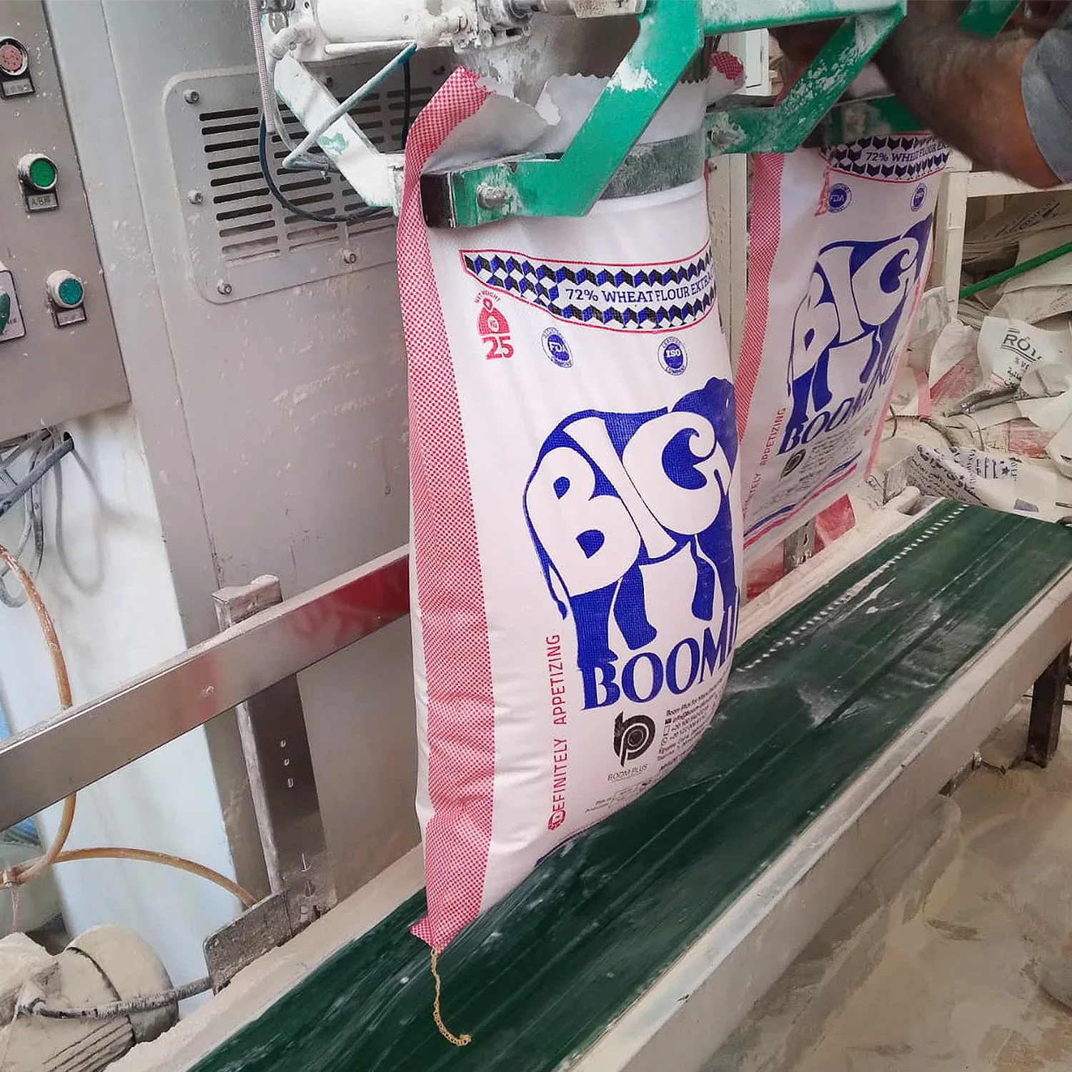 Big Booming 25 kg Bread Wheat Flour High Gluten Premium Quality Dried Dry Made Oat Milling Process Bakery Use Directly Egypt