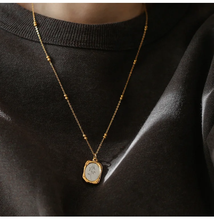 Magic Mirror Design Stainless Steel Pendant Necklace Waterdrop Embossed Rose Flower Pendant Statement Necklace