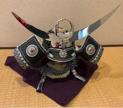 Japanese samurai helmet made by Japanese tradition looking for distributor samurai statue