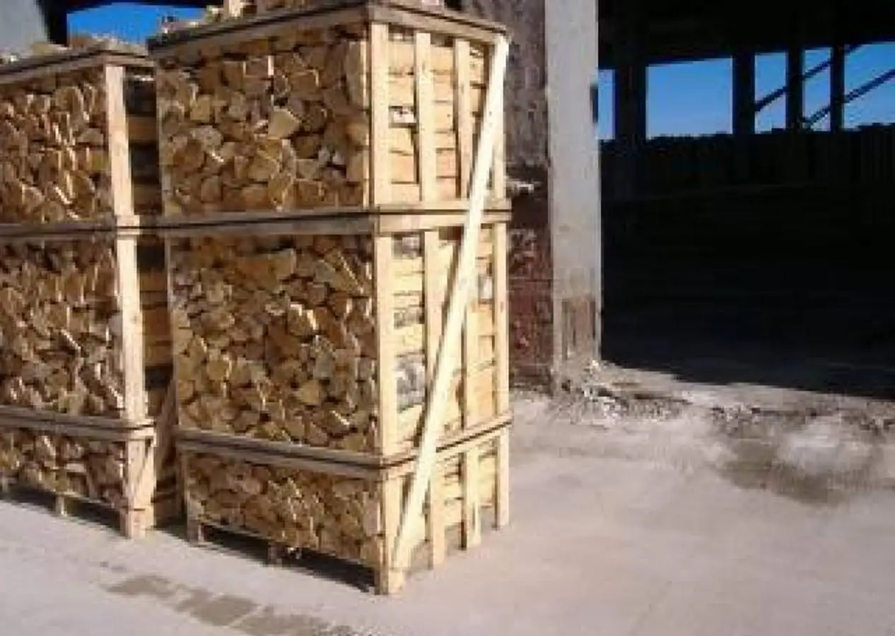 DRIED FIREWOOD TIMBER ON PALLET BOXES 10-20% MOISTURE