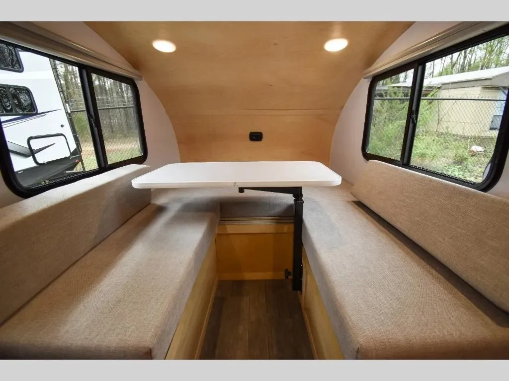 2024 Standard Luxury Caravan Camper Trailers / 4x4 Outdoor RV Camping Caravan Truck / Camper Van Off Road Expedition Truck