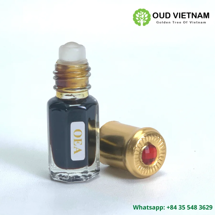 OEM ODM 3 ML Pure Essential Aromatic Oil Agarwood Wood Oud Oil For Relaxation Skin Directly