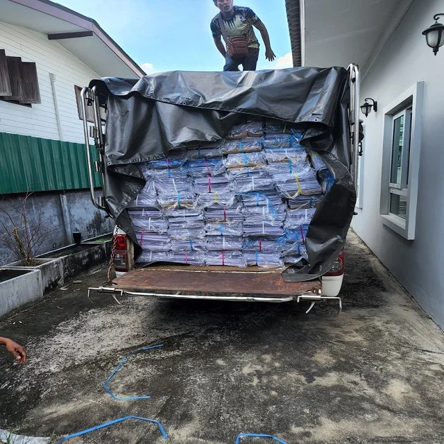 Старые использованные газетные отходы чистые на макулатуру-старая новостная газета и выпуск