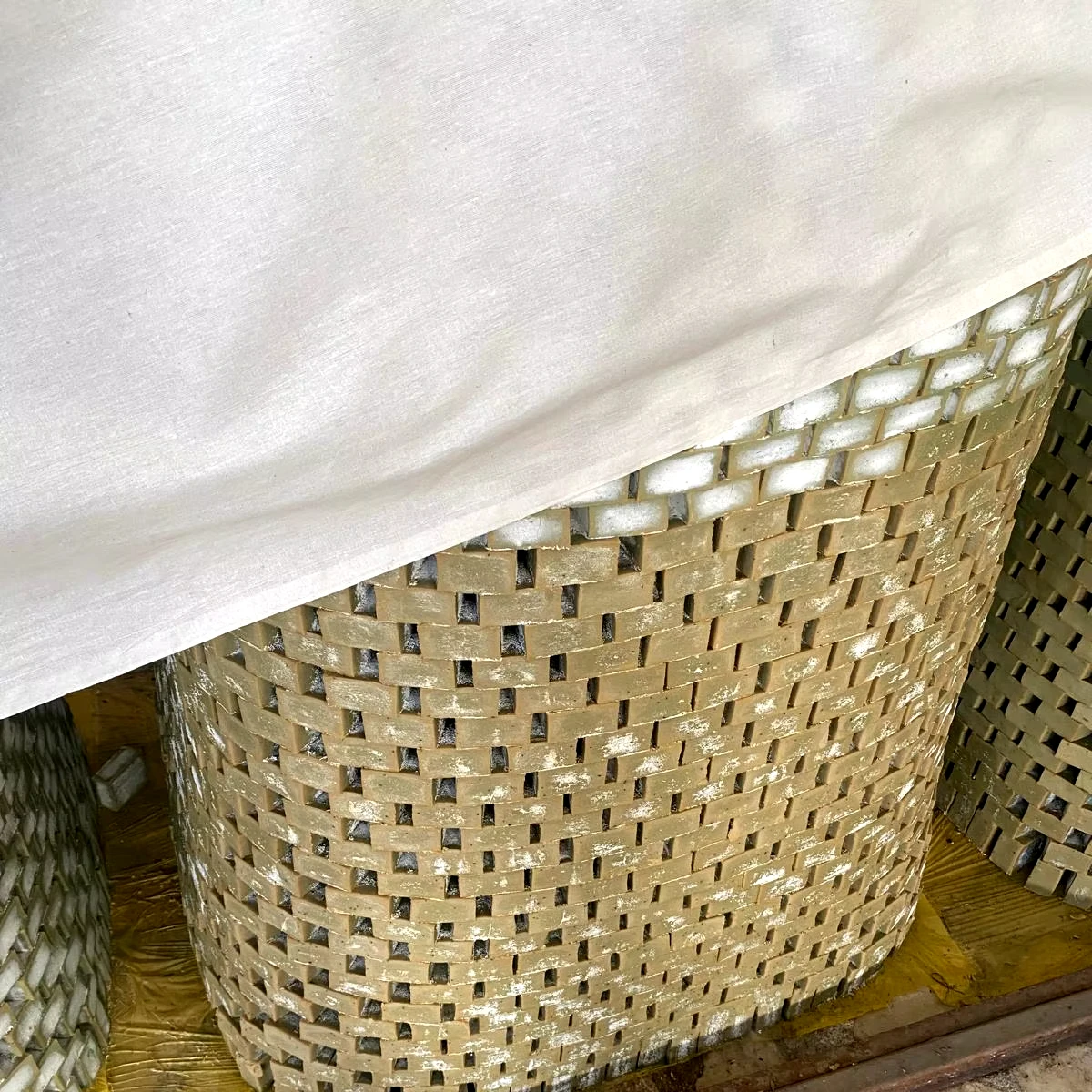 100% Natural Laurel Aleppo Soap Eco-Friendly Vegan Handmade with Olive Laurel Oil Moisturizing Antibacterial Cleaning Feature