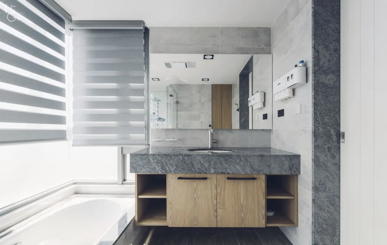 Bathroom cabinets and vanities