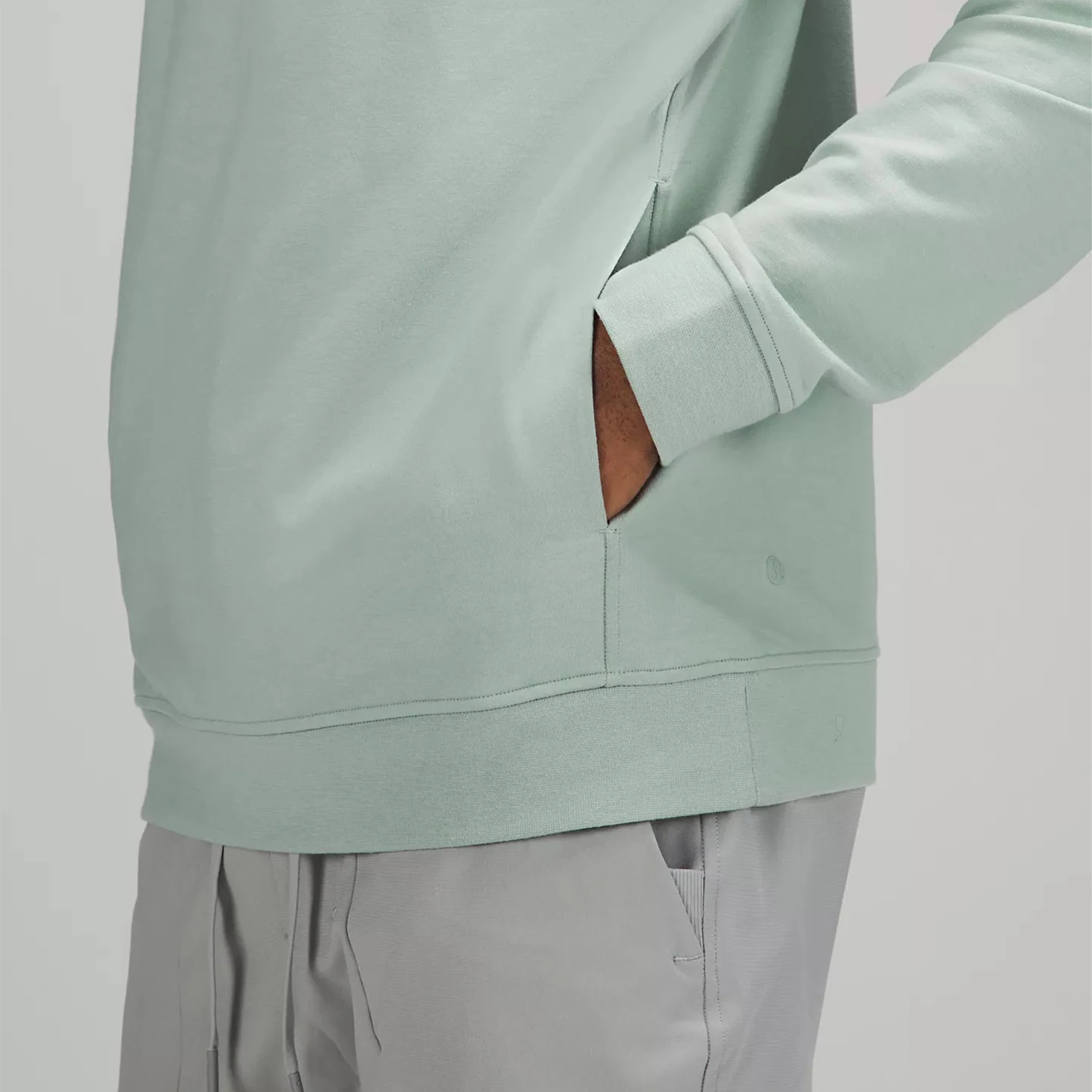 Брендовый пуловер с капюшоном для мужчин большого