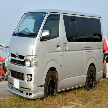 Front-engine rear-wheel-drive / four-wheel drive Used Toyota Hiace (H200) Commercials Premium mini buses For Sale