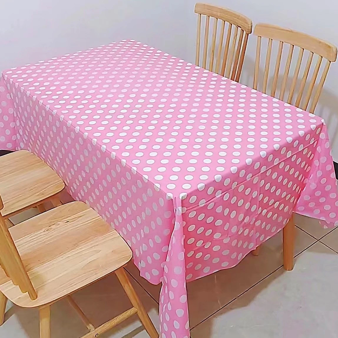 Spot wholesale various colored polka dot disposable rectangular tablecloths PEVA restaurant hotel tablecloths