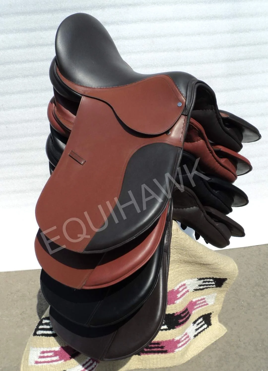 CUSTOM DESIGN LEATHER HORSE JUMPING SADDLE WITH CONTRAST SOFTY LEATHER COLOR MADE ON PLASTIC TREE WITH DETACHABLE KNEE ROLL