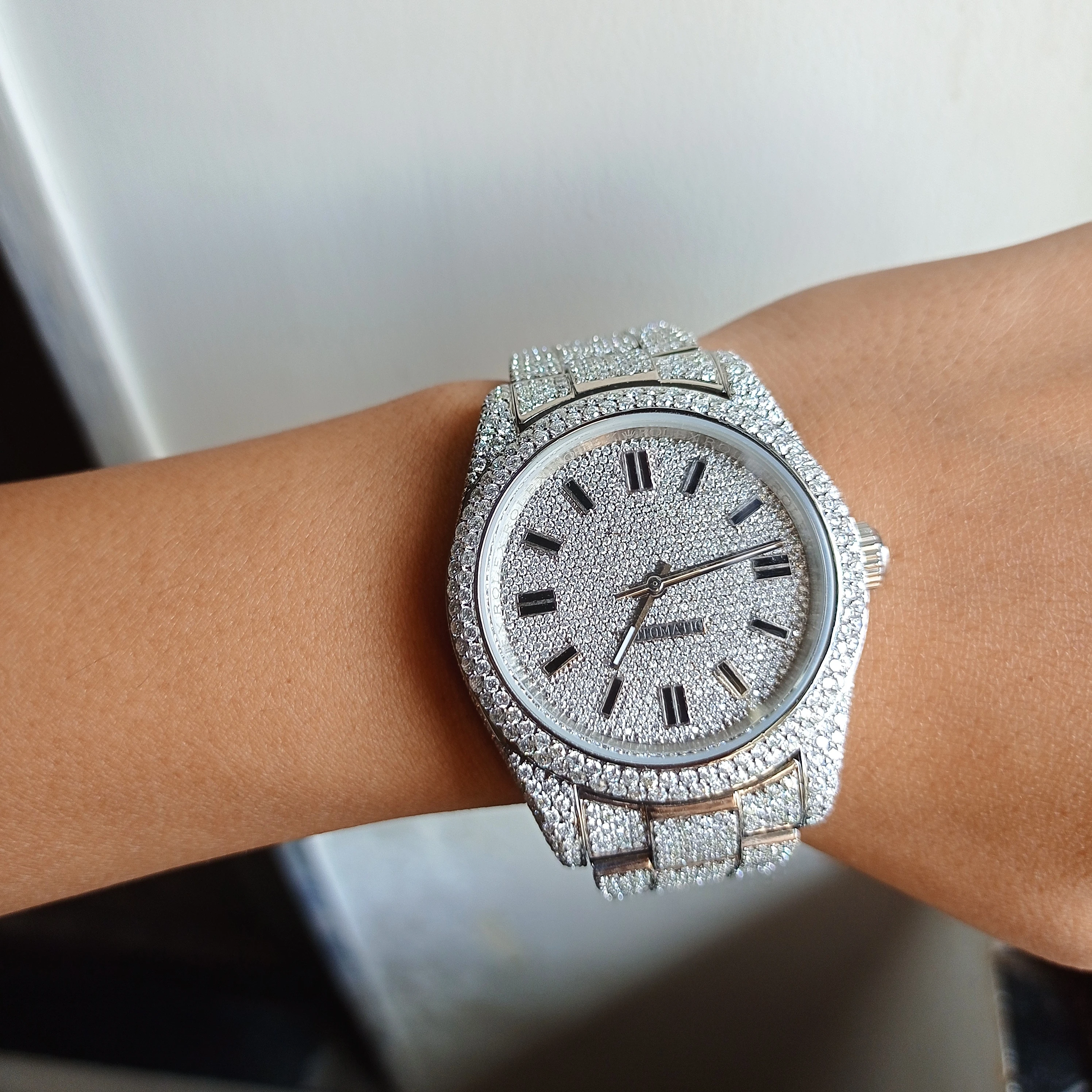 Часы с бриллиантами