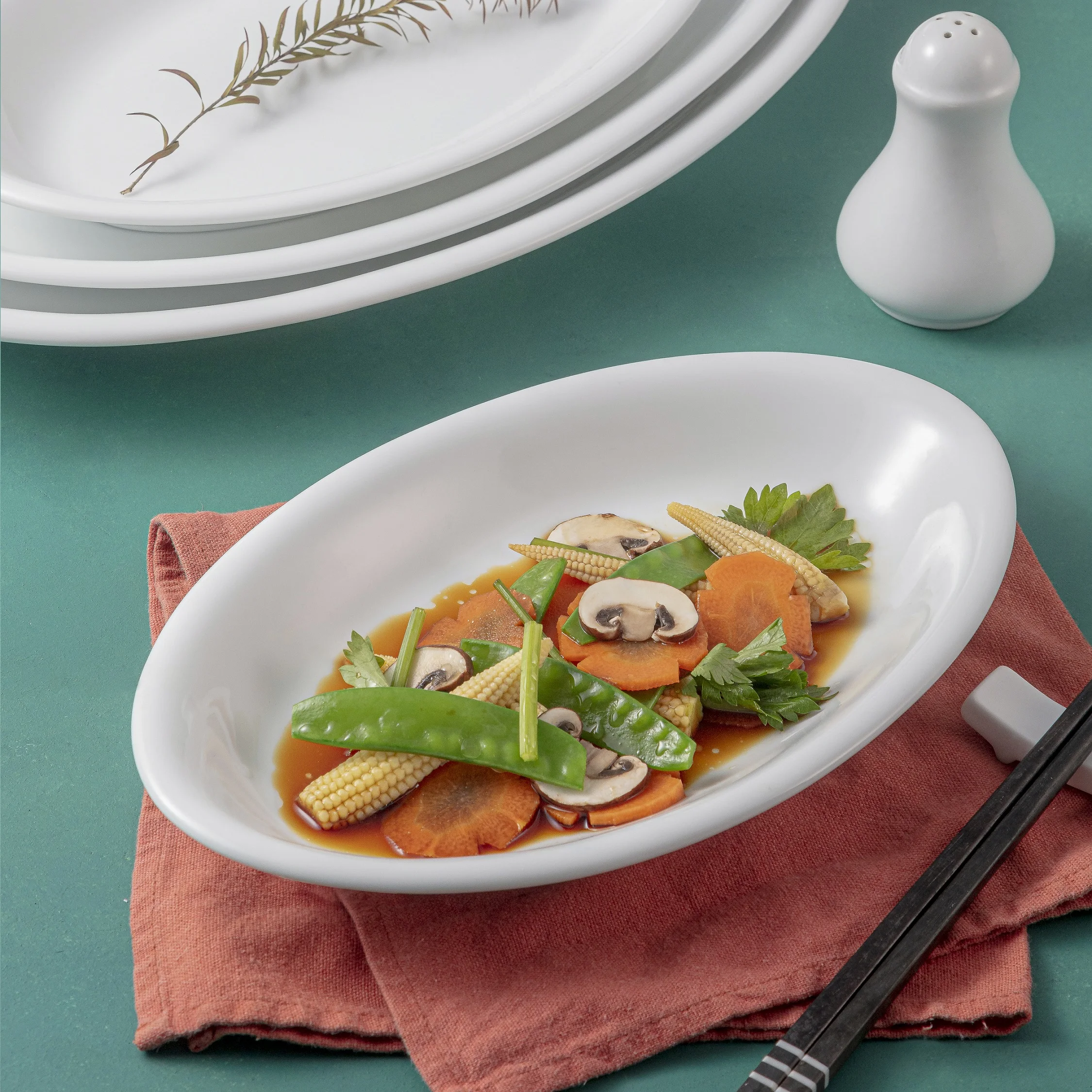OEM 12'  High quality white porcelain plain oval smooth dinner plate for hotel restaurants wholesale porcelain manufacture