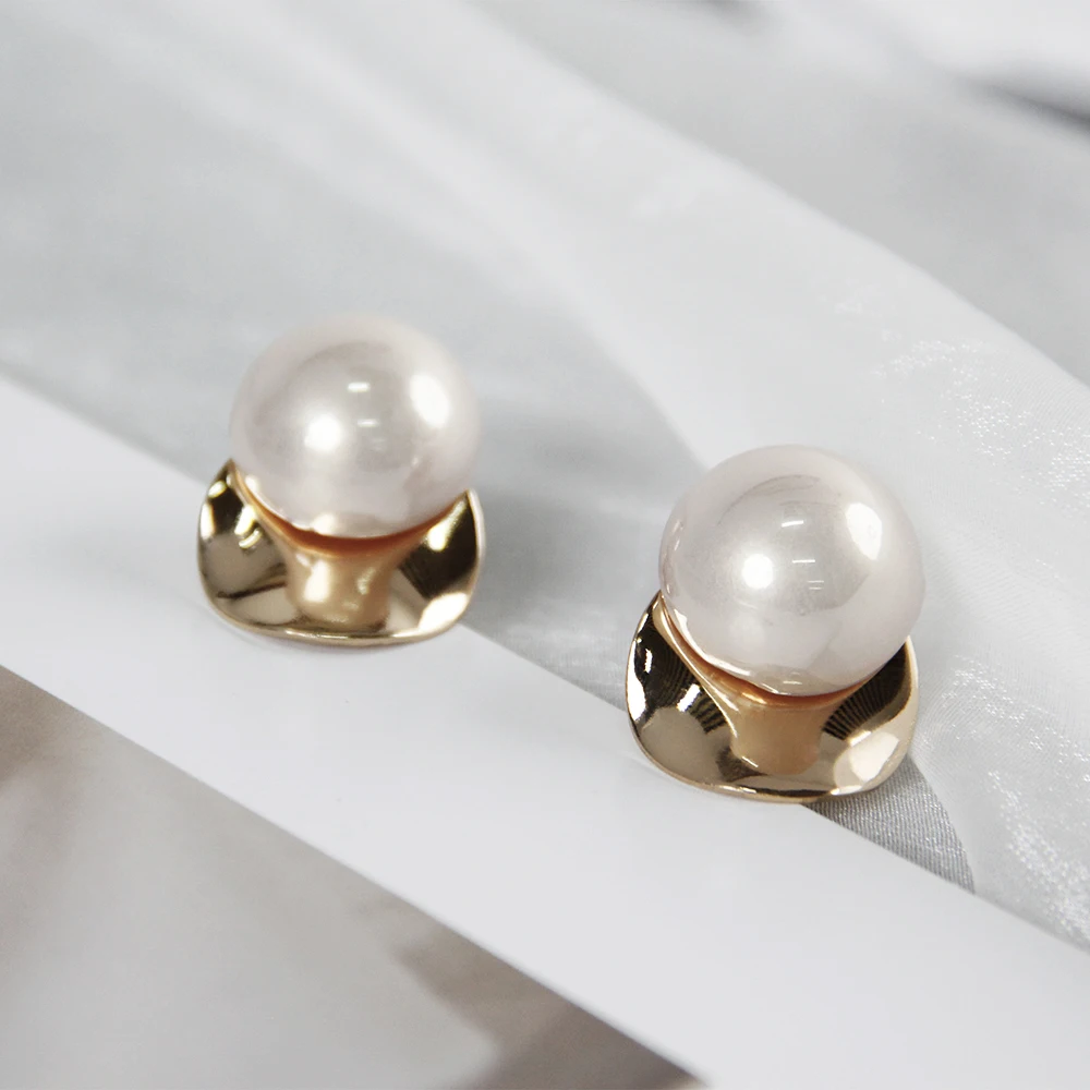 Fashion stud earrings irregular sequins sweet minimalist pink pearl earrings for women