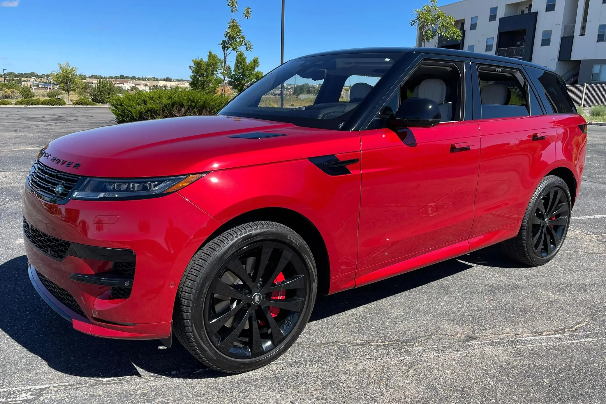 2023 Range Rover Sport P530 первое издание Подержанный электромобиль с левым рулевым кожаным сиденьем размеры задней камеры