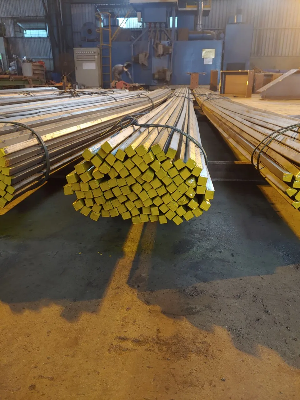 Steel Square Bars Competitive Price  Stainless Using For Structure Building Construction Standard Sea-Worthy Packing Viet Nam