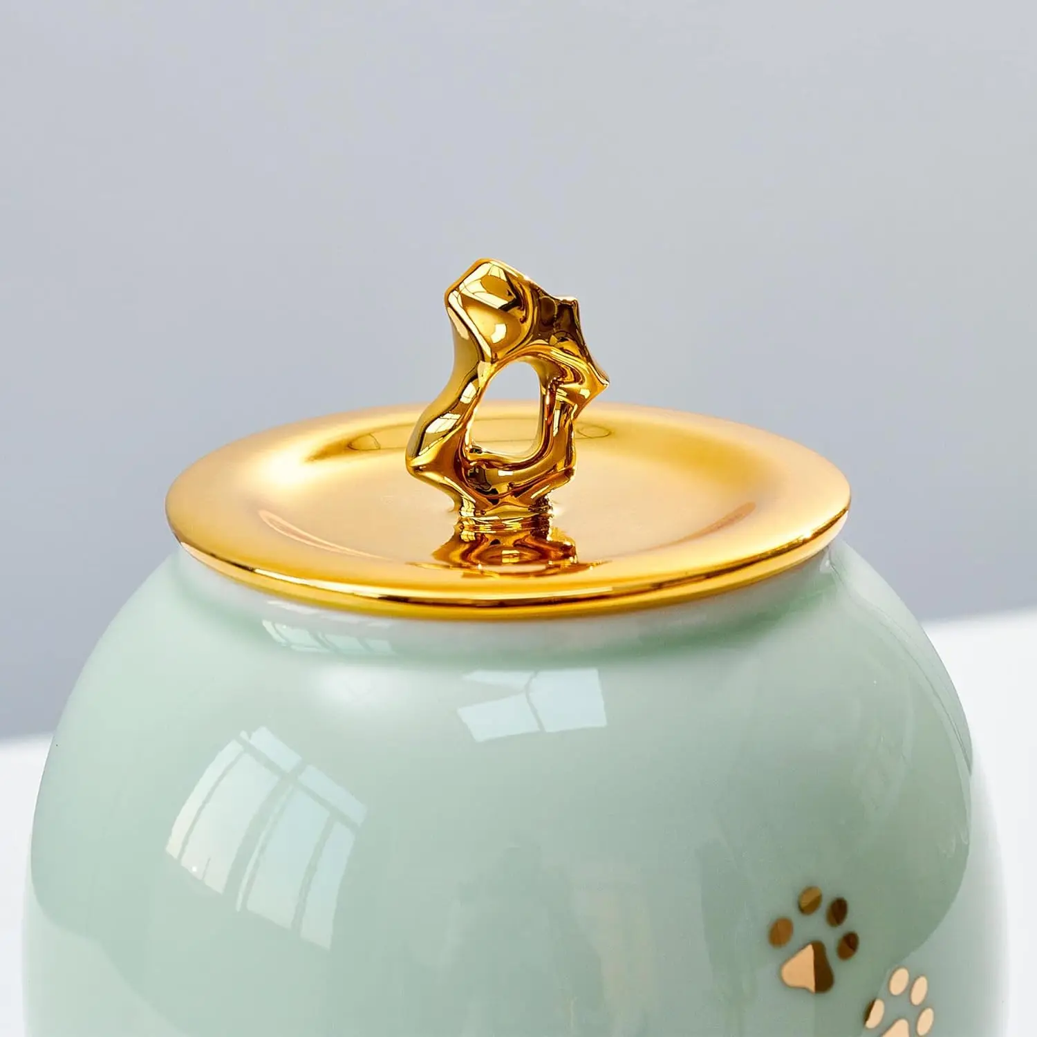 Metal Ashes Urns For Funeral Uses With Embossed Color for Preserving Memories Royal with Golden Lid Indian Exporter Low Price